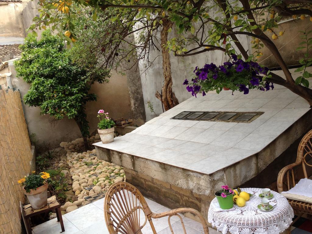 Case Vacanze Le Rose Villa Noto Buitenkant foto